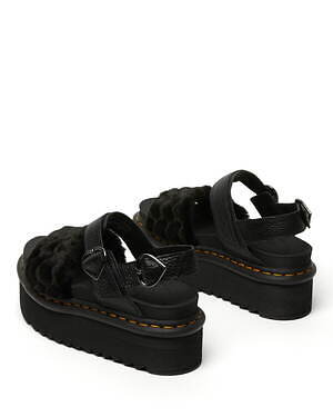 Dr.Martens から“愛”がテーマの新作「AMORE」シリーズが発売！ハート柄ファーをあしらった「厚底サンダル」とハートモチーフの「ホールシューズ」♪  詳細記事 | SGS109