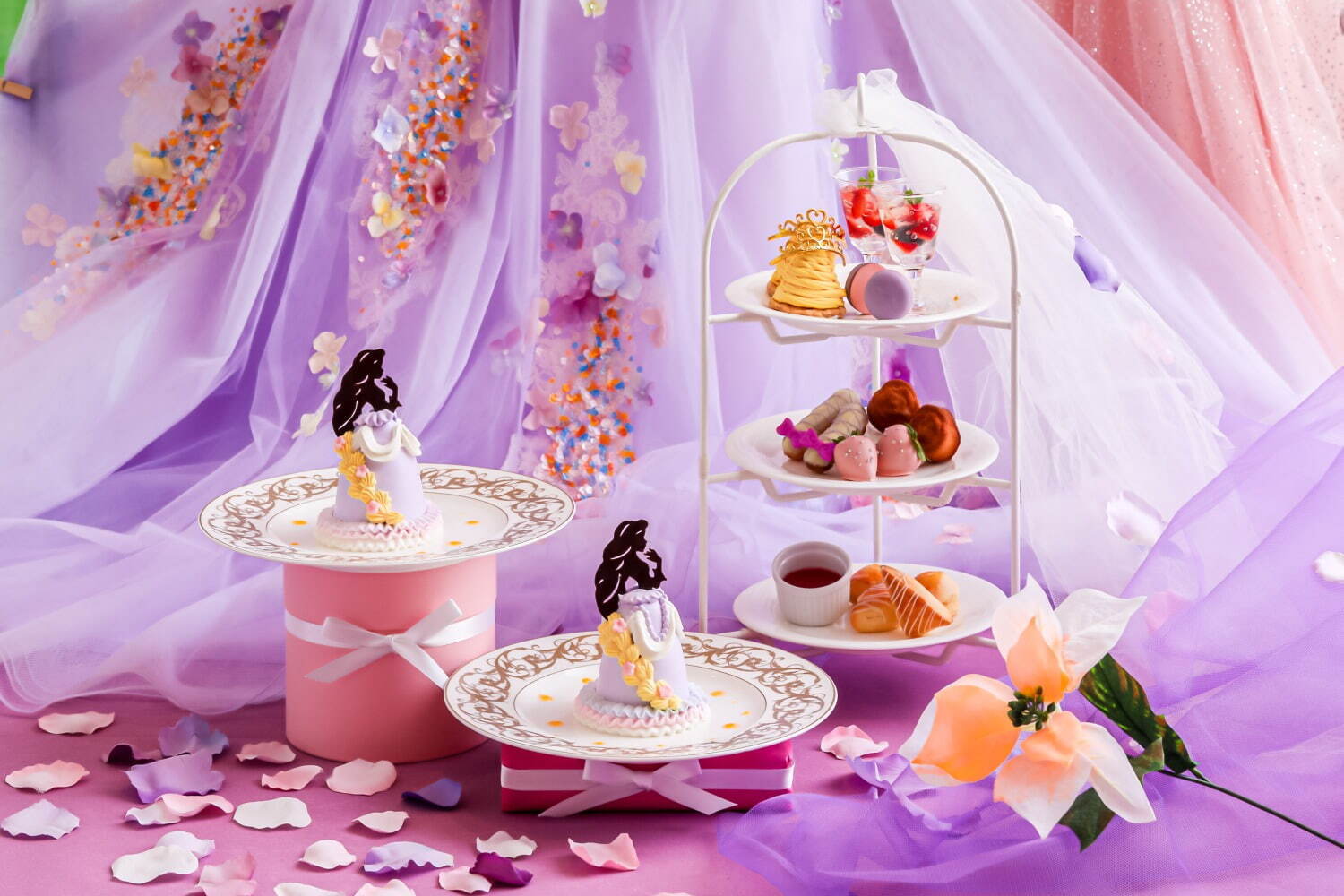 「フラワープリンセス アフタヌーンティー」赤坂で、ふんわりドレスのショートケーキやリボンつきエクレア｜写真1