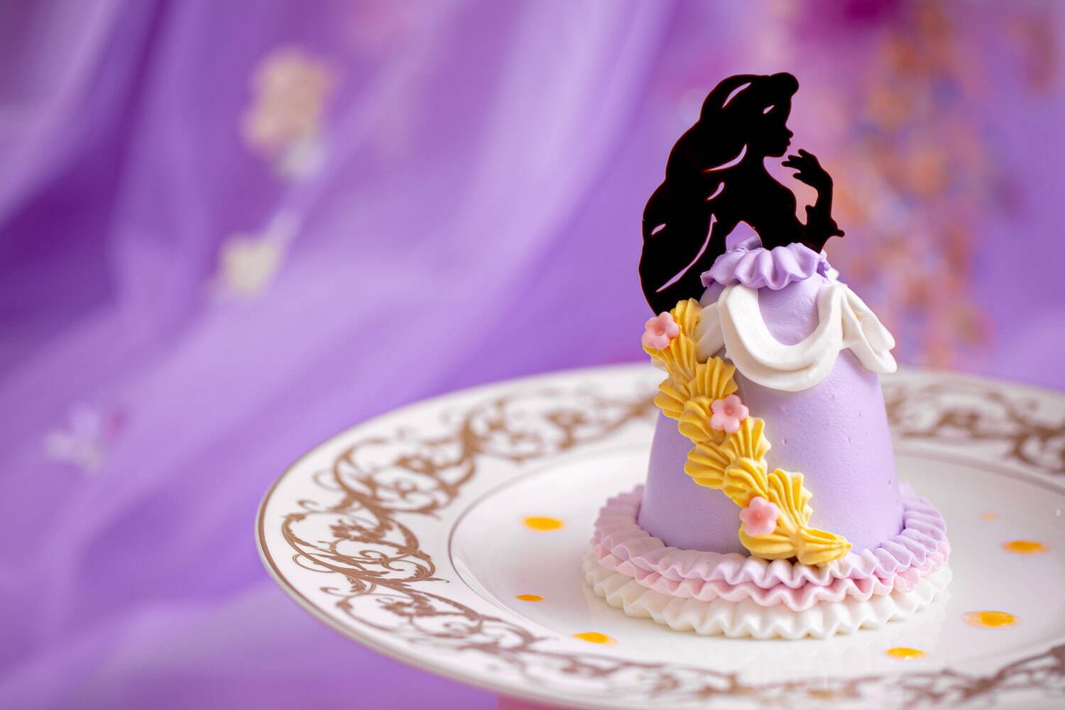 「フラワープリンセス アフタヌーンティー」赤坂で、ふんわりドレスのショートケーキやリボンつきエクレア｜写真2