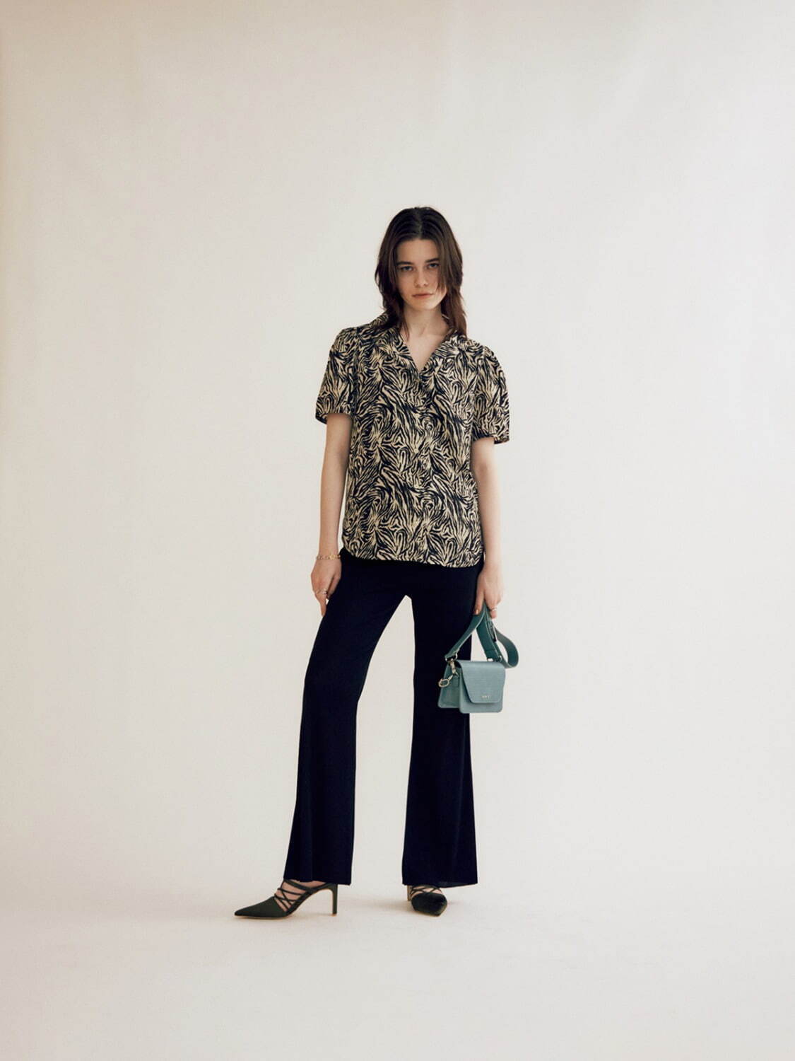 エヴリス(EVRIS) 2021-22年秋冬ウィメンズコレクション  - 写真6