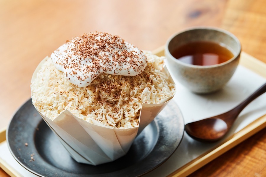 “おちゃらか”ほうじ茶ミルクティーのかき氷 ほうじ茶アールグレイのシロップ
“おちゃらか”ほうじ茶付き 1,540円