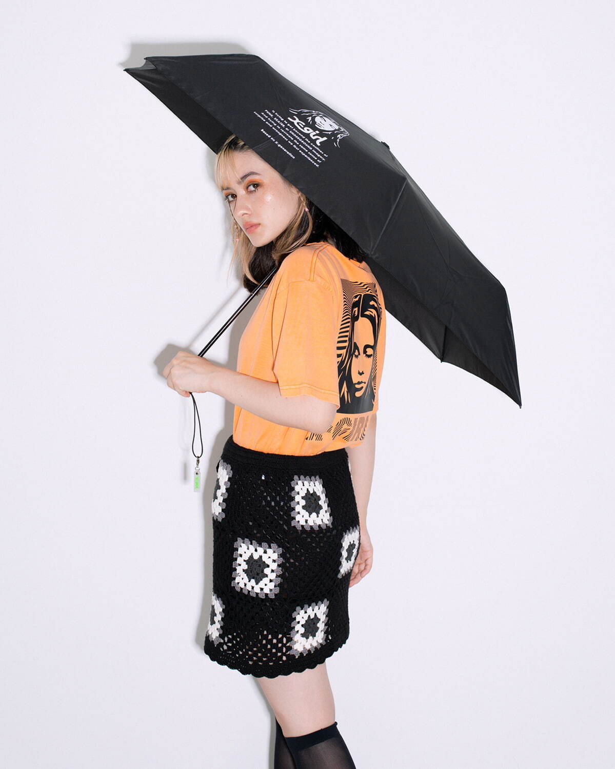 X-girl×キウのコラボレイングッズ、アニマル柄の折りたたみ傘＆ロゴ入りレインポンチョ｜写真9