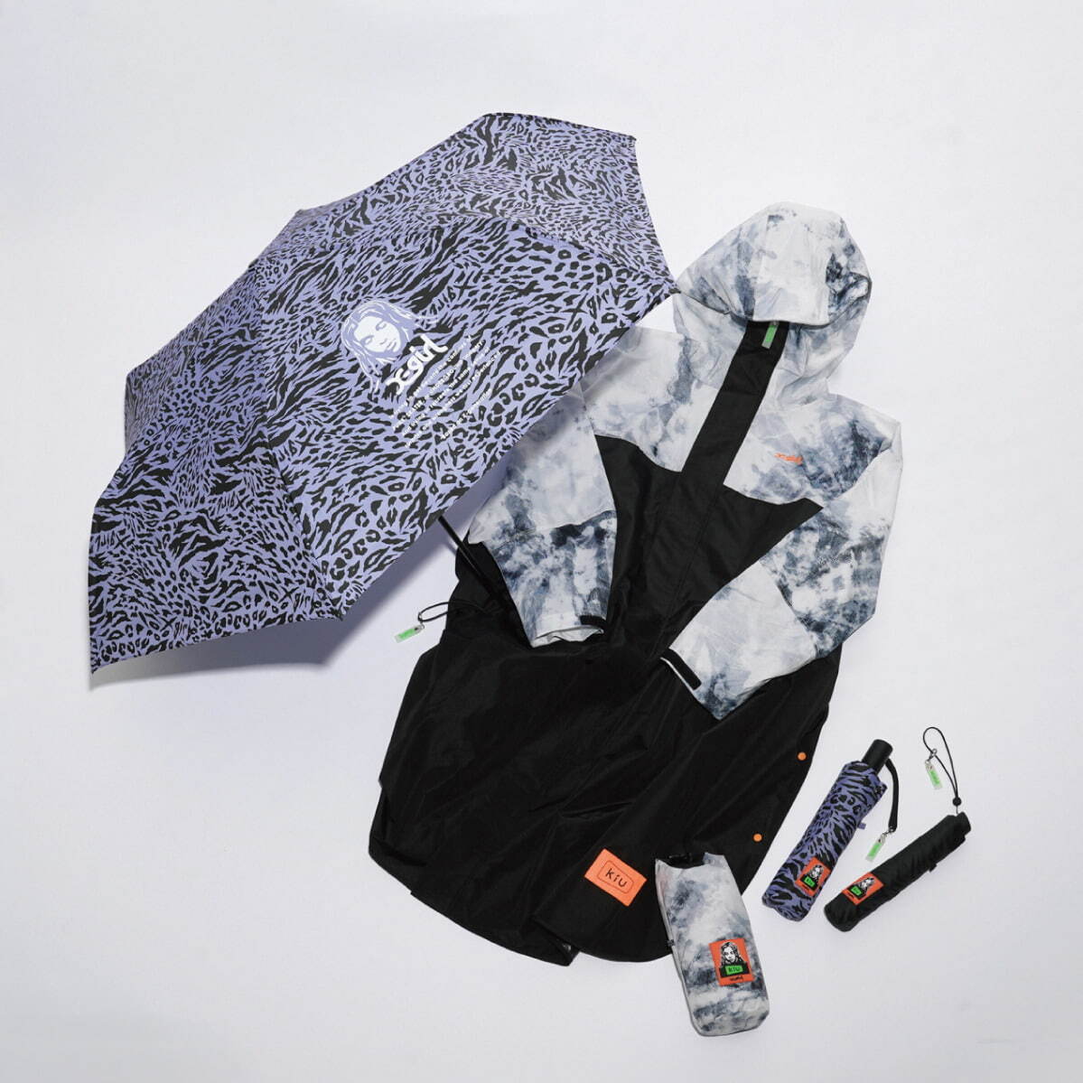 X-girl×キウのコラボレイングッズ、アニマル柄の折りたたみ傘＆ロゴ入りレインポンチョ｜写真3