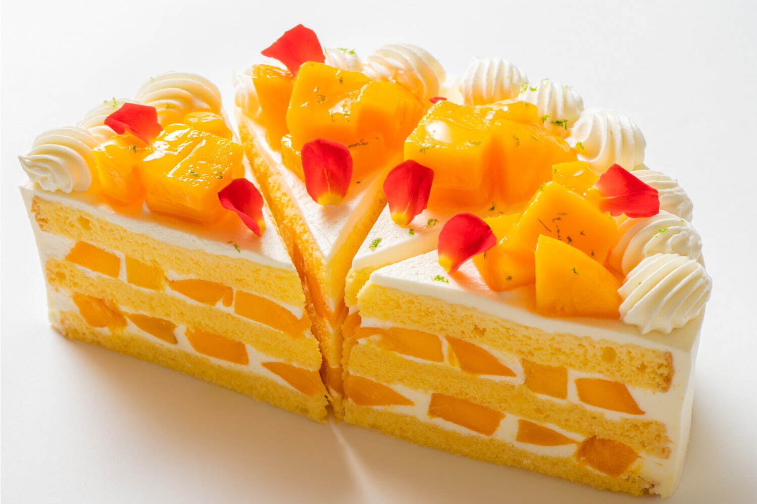 「極上マンゴーショートケーキ」ピースケーキ 1,500円(長さ9cm、高さ8cm)