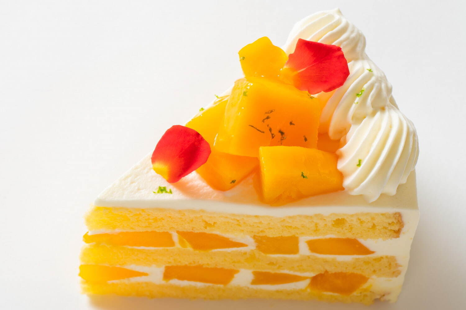 「極上マンゴーショートケーキ」横浜ベイシェラトン ホテル＆タワーズで“完熟マンゴー”を贅沢に使用｜写真1