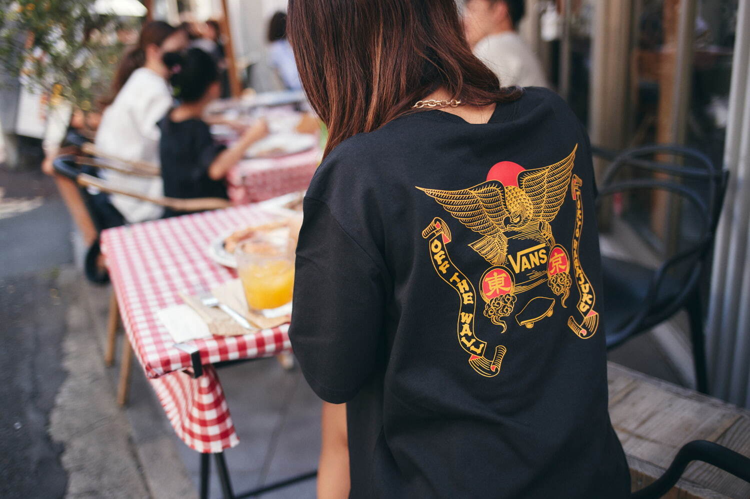 写真20/28｜VANS「東京」の漢字デザイン入りTシャツ、日本人