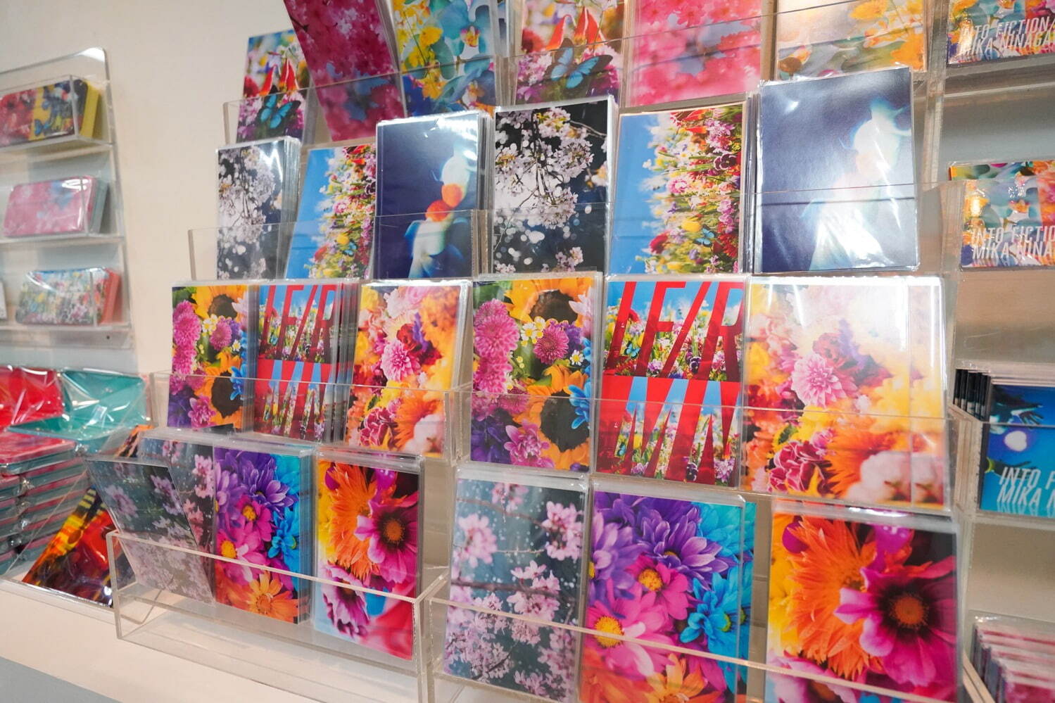 蜷川実花の大規模個展が上野の森美術館で -「虚構と現実」をテーマに写真を展示、“桜”に囲まれる空間も｜写真40