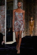 アクネ ストゥディオズ 2022年春夏ウィメンズ - 未来的な要素に手仕事のぬくもりを｜写真2