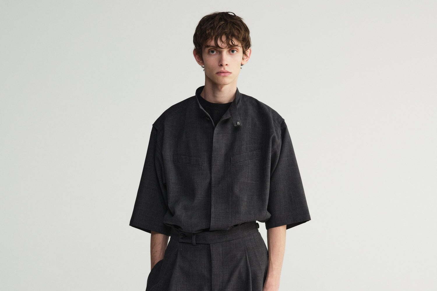 アトウ 21年春夏サンプルセールが青山本店で開催、アウターやパンツなど割引価格に＆新商品も10％オフ