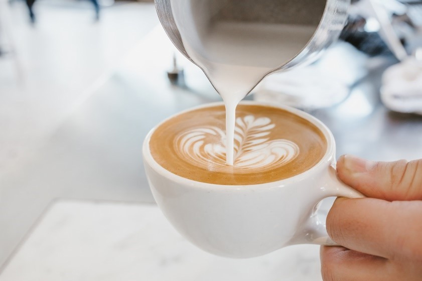 ブルーボトルコーヒー“大阪初”店舗が梅田茶屋町に、コーヒー生地の滑らかティラミスやグラスなど限定発売｜写真2