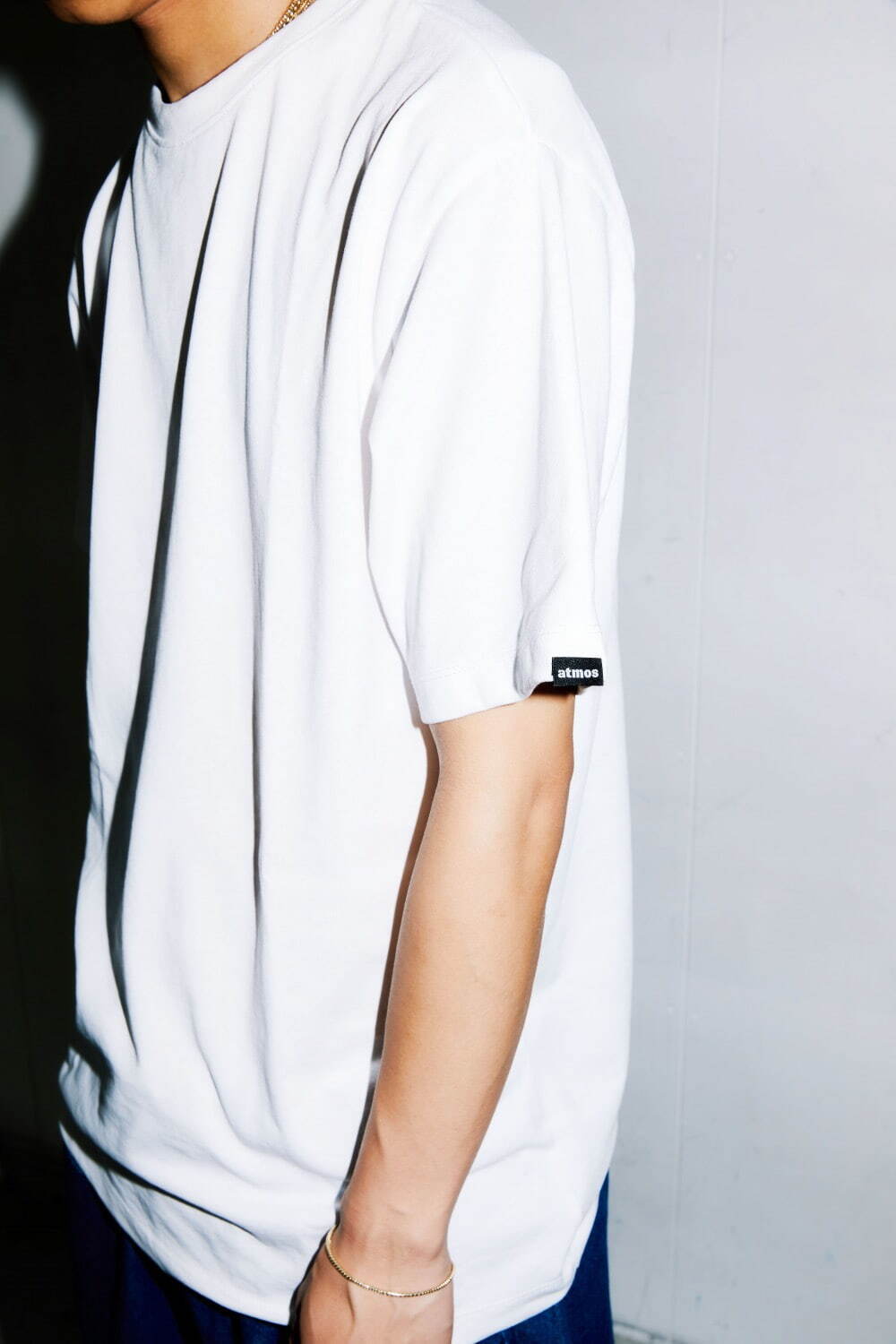 アトモスから“上品な光沢感”の白Tシャツ、“至極の白T”ブランド・ニュメロシスとコラボ｜写真6