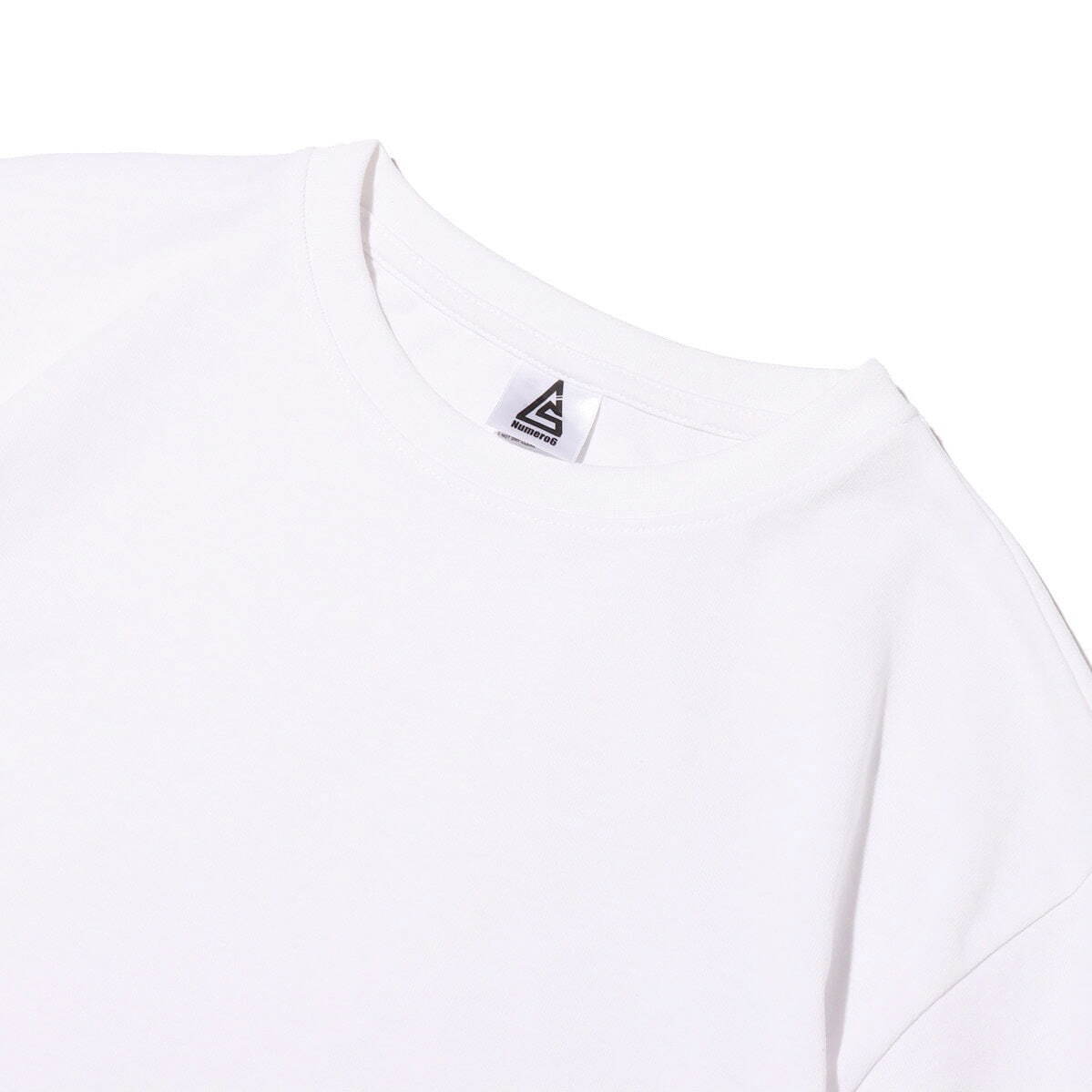 アトモスから“上品な光沢感”の白Tシャツ、“至極の白T”ブランド・ニュメロシスとコラボ｜写真3