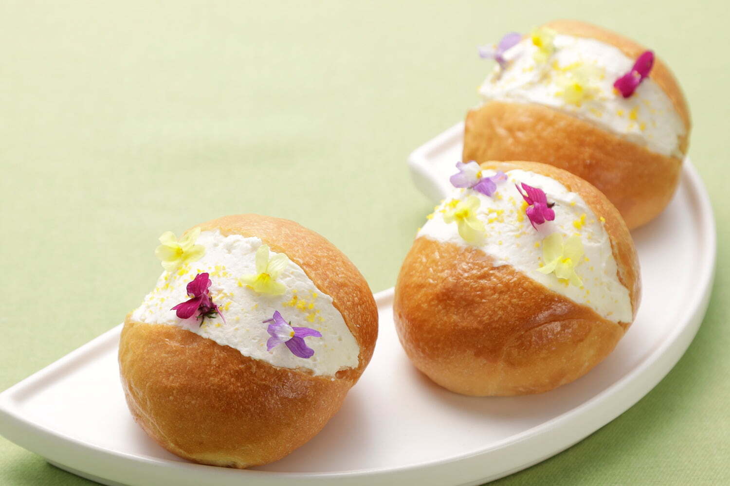 “花咲く”スイーツが池袋東武に、カラフルフラワーのマリトッツォ＆花束風パフェなど