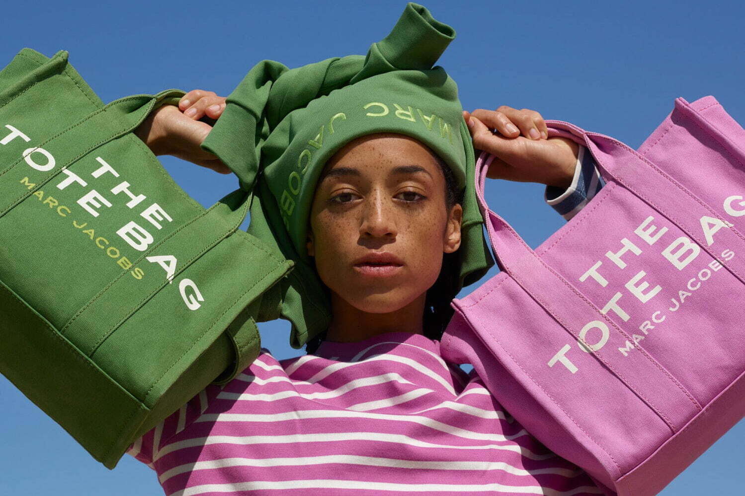 新品 MARC JACOBS マークジェイコブス 総柄 楽天市場】マークジェイコブス トートバッグ（柄総柄）の通販