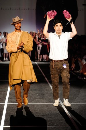 新人デザイナーの登竜門 Its 13 日本のヤクザ にインスパイアされたショーが最優秀賞に ファッションプレス