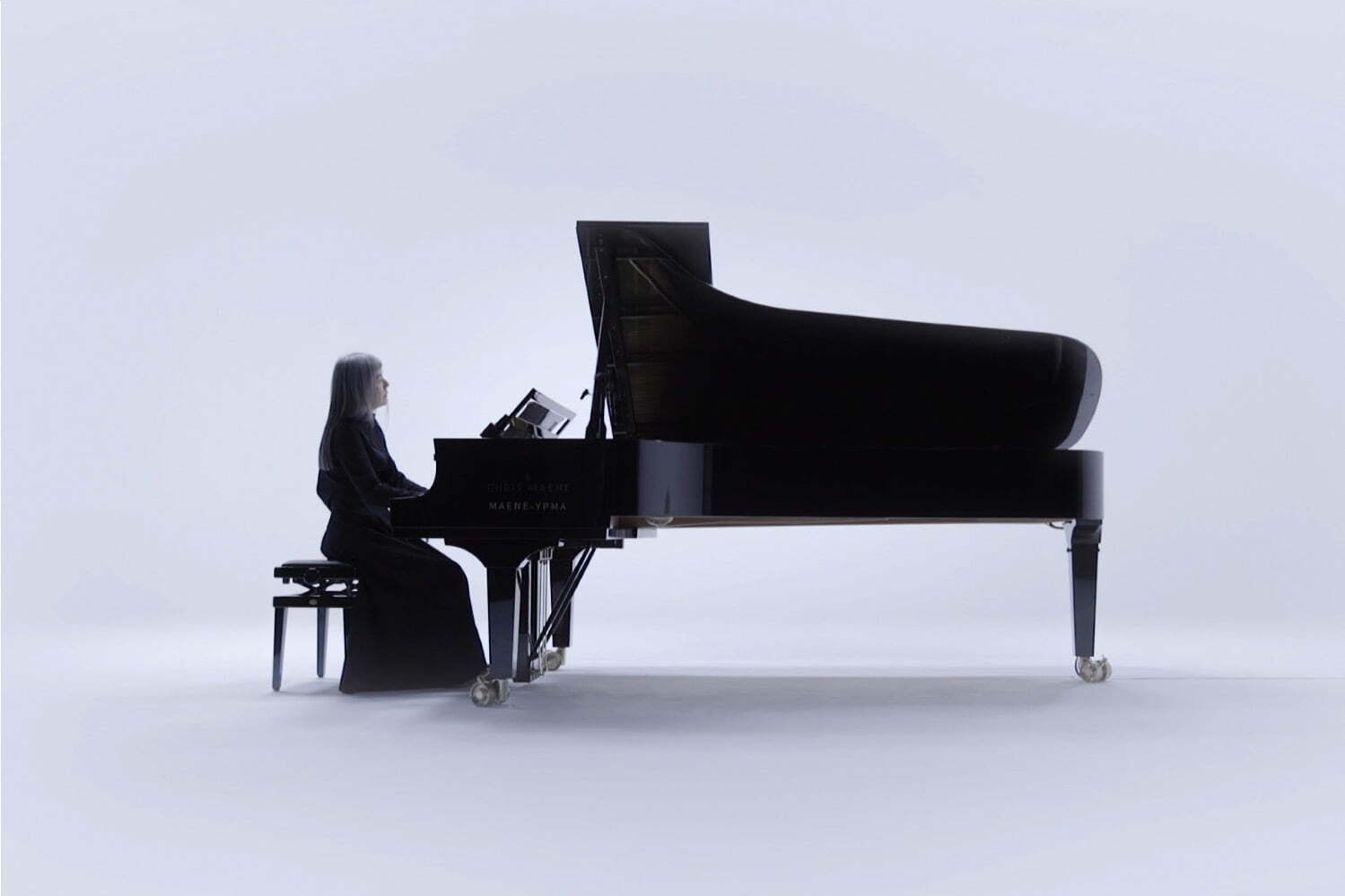 SUV(自動車)｜八戸市美術館開館記念「ギフト、ギフト、」浅田政志や向井山朋子ら11組が参加、“八戸三社大祭”を起点に