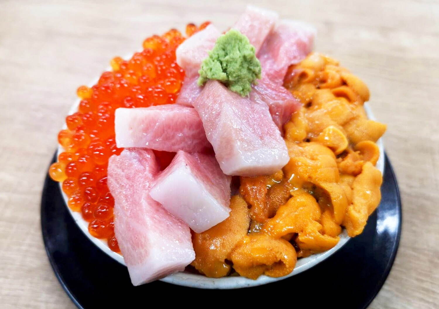 贅沢丼～うに・大トロ・いくら～ 3,828円