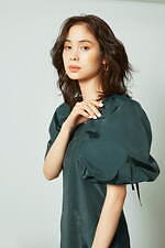 スナイデル21年秋の新作、プリーツフリル付き花柄ワンピース＆ボリュームスリーブのドレスなど｜写真1