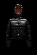 モンクレール21年新作アウター、リバーシブル仕様のショートダウンや“着物スリーブ”ウールコート｜写真31