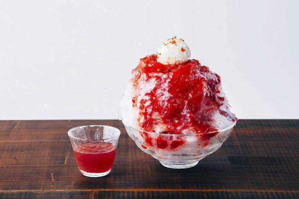 アコメヤ食堂“リキュール”で楽しむ「大人のかき氷」いちごミルク×苺リキュールなど