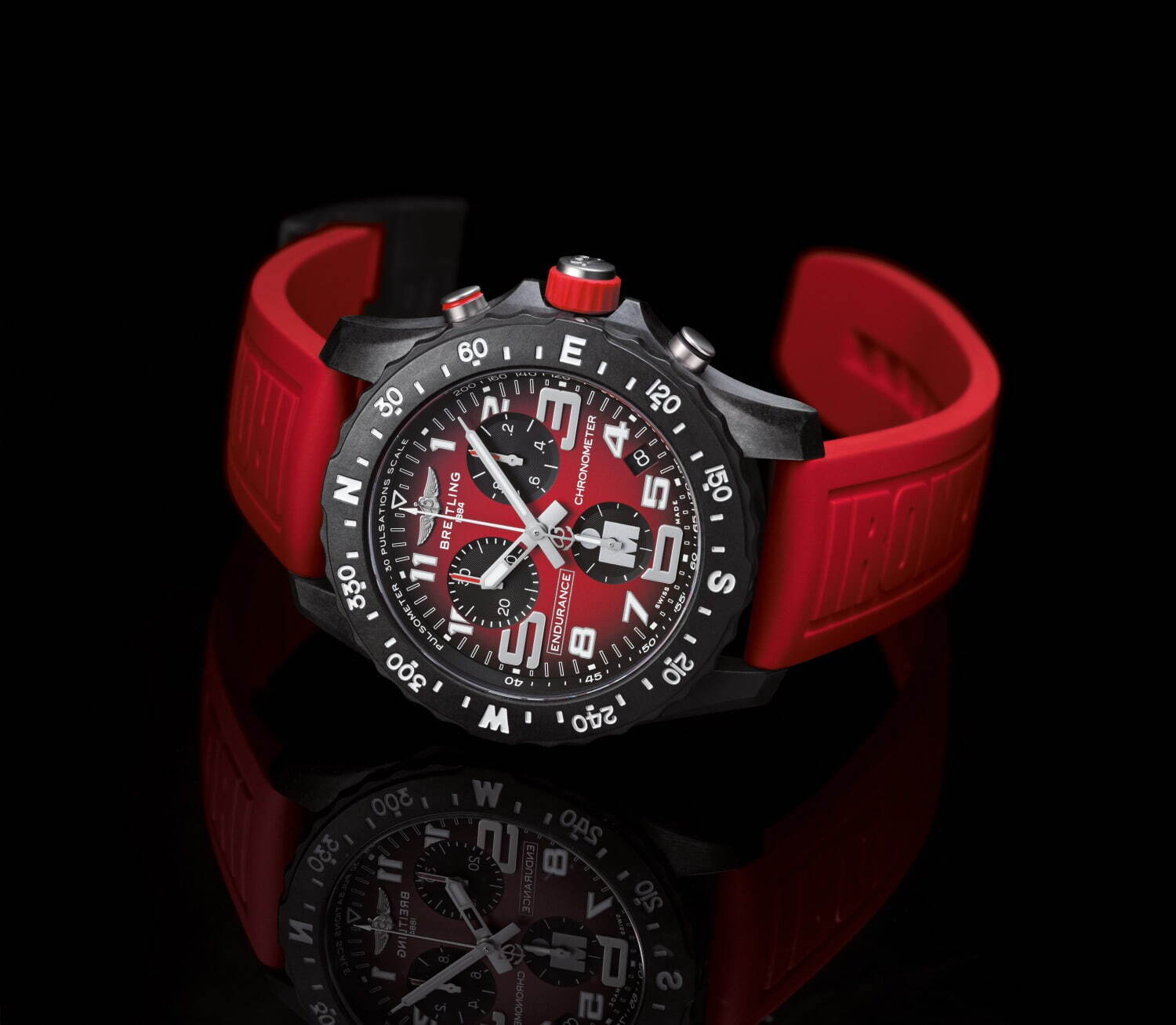 ブライトリング“真っ赤な”ダイヤル＆バンドの新腕時計、世界一過酷な