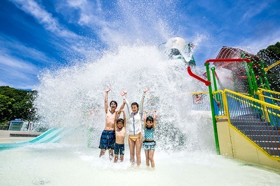 ネスタリゾート神戸“ずぶ濡れ”水アクティビティ、急降下と急上昇を繰り返す大型スライダーなど｜写真12