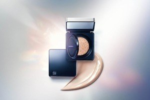 ヒカリミライ21年秋コスメ、“ローズの香り付き”立体つや肌演出クッション ファンデーション