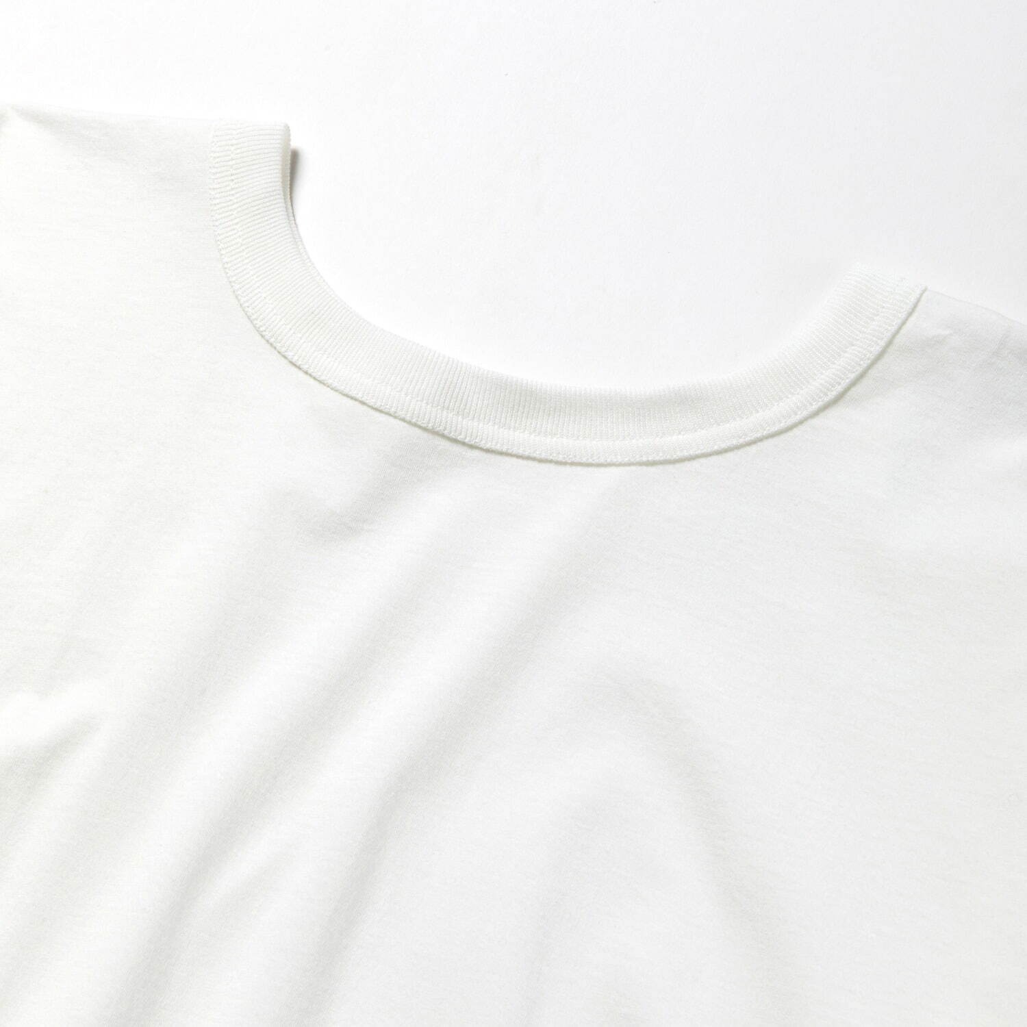 ミーンズワイル“前後裏表”全面で着用可能なTシャツ、度詰め天竺のカラッとした風合いで｜写真11