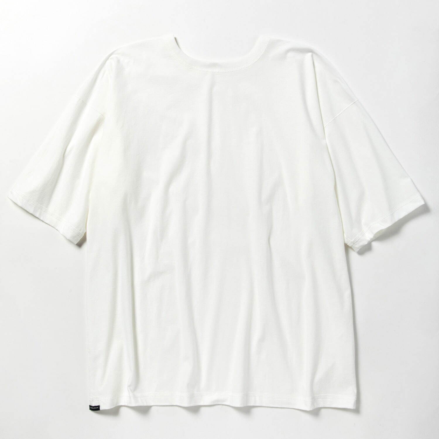 ミーンズワイル“前後裏表”全面で着用可能なTシャツ、度詰め天竺のカラッとした風合いで｜写真10