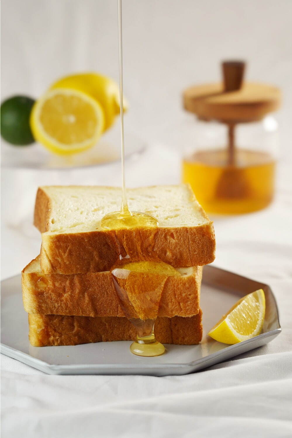 高級食パン専門店嵜本から夏の新作、レモン＆ゆず使用“レアチーズ”のような爽やか食パン｜写真3