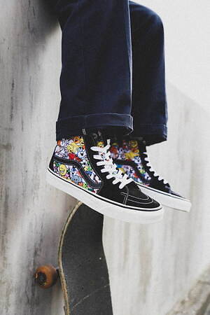 アトモス×VANSの初コラボスニーカー、定番モデルを絵文字グラフィック 