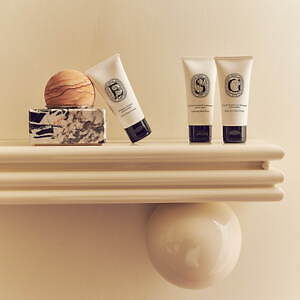 ディプティック“水なし”で使えるハンドウォッシュジェル、ミニサイズのハンドケアセットも｜写真3