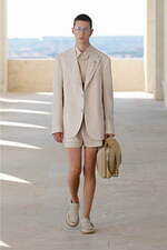 フェンディ 2022年春夏メンズコレクション、世界に贈るローマの白昼夢｜写真24