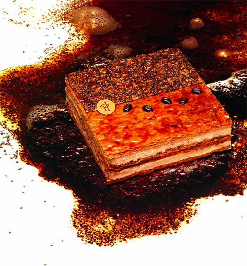 ピエール・エルメ・パリより「コーヒー尽くし」のケーキやマカロン新登場 コピー