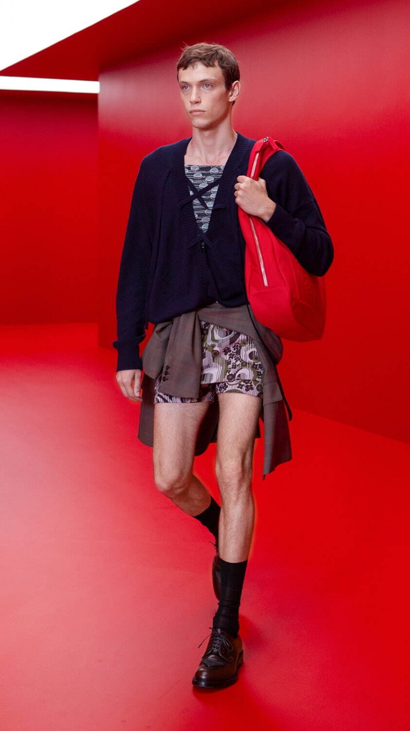 プラダ 2022年春夏メンズコレクション - 開放感と喜びに満ちた自由を 