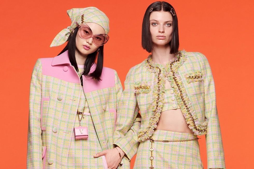 ヴェルサーチェ 2022年リゾート ウィメンズ&メンズ コレクション