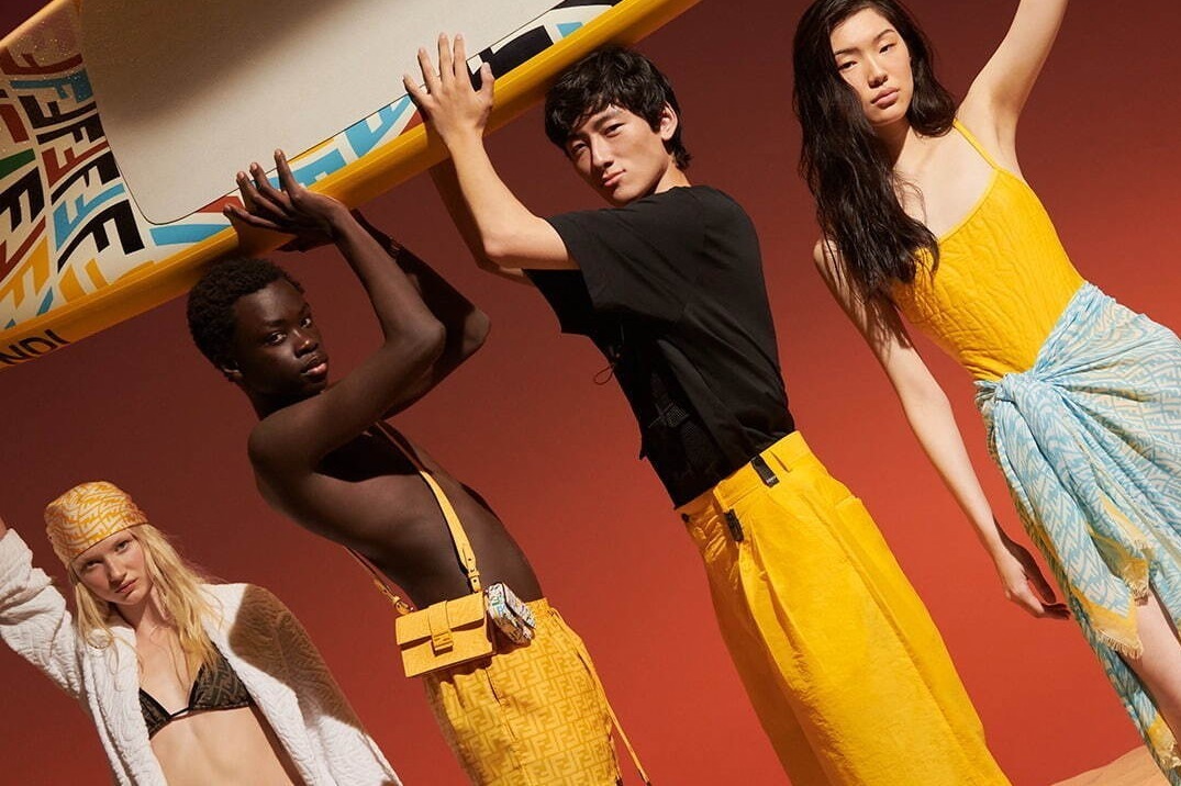 フェンディ「FF ヴァーティゴ」に新作スイムウェア＆サンダル、ビーチに映えるイエロー＆ブルー配色