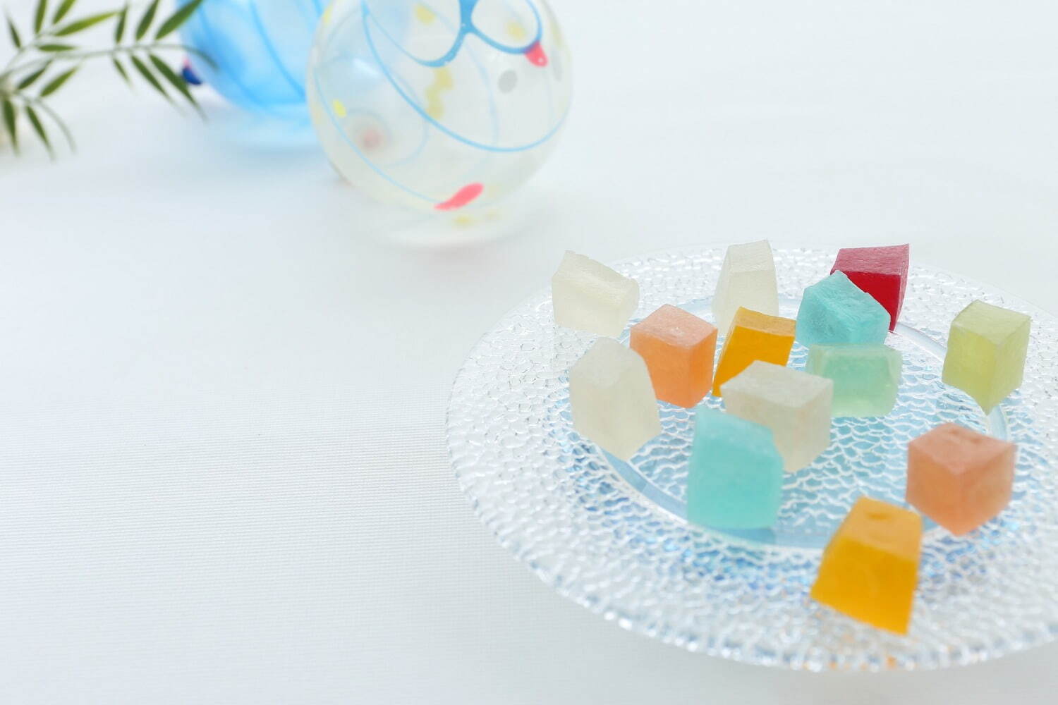 夏の和菓子「琥珀糖」“花火”から着想した7種の限定味が鎌倉紅谷で、ミントやラムネなど｜写真2