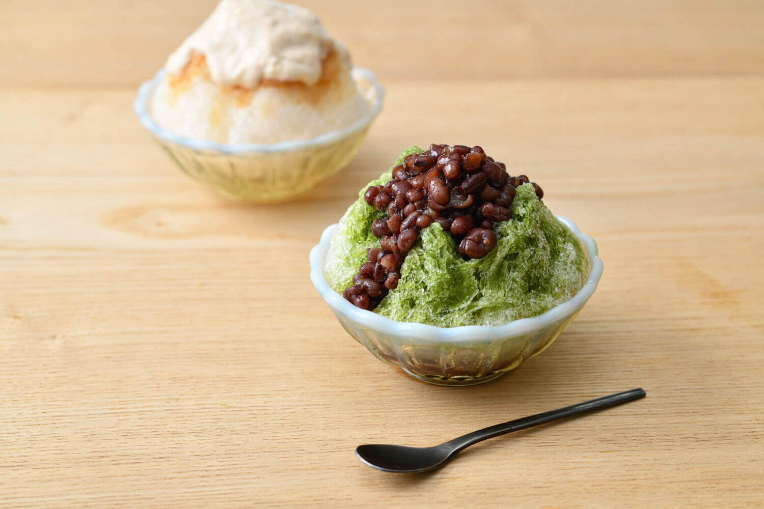 「榮太樓總本鋪」日本橋本店カフェに夏季限定のかき氷、シンプルな抹茶＆ジューシーな桃クリームチーズ｜写真2