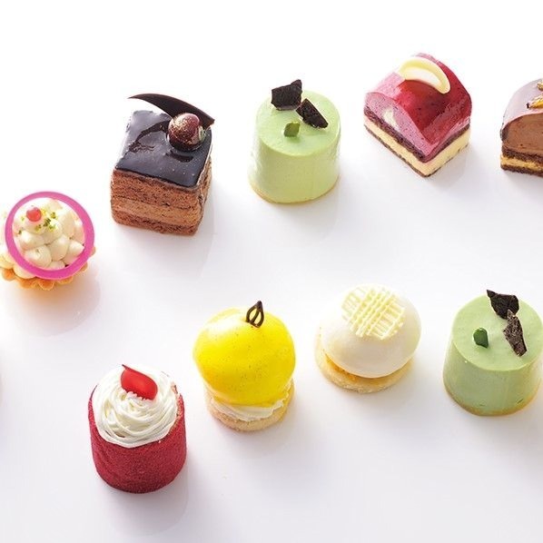 京都発パティスリー キニール 東京ミッドタウンに初のカフェ店舗 2口サイズ の姫ケーキも ファッションプレス
