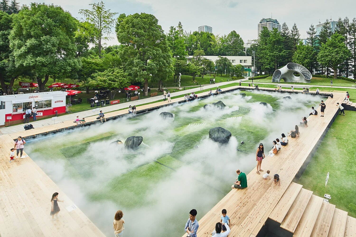 東京ミッドタウン「巨大なデジタルアート庭園」が出現、カラフル提灯の下で味わうアートなグルメも｜写真6