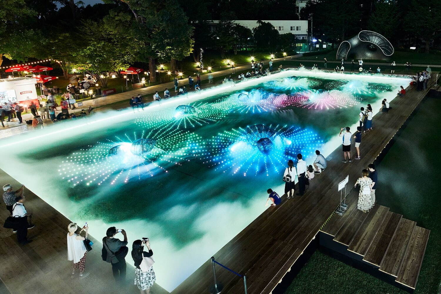 東京ミッドタウン「巨大なデジタルアート庭園」が出現、カラフル提灯の下で味わうアートなグルメも｜写真5