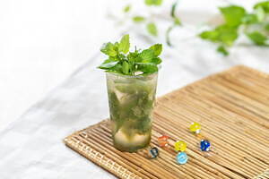 東京ミッドタウン「巨大なデジタルアート庭園」が出現、カラフル提灯の下で味わうアートなグルメも｜写真18