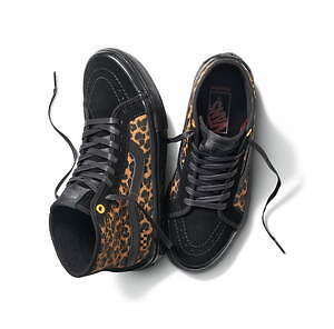 VANS“チーター”モチーフのアニマル柄スニーカー、チャーム付き 