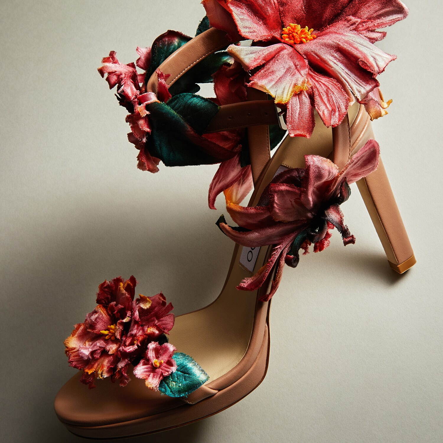 ジミー チュウ“花を纏う”サンダルや“ジュエリーのような”パンプス、公募スケッチから夢の靴を実現｜写真2