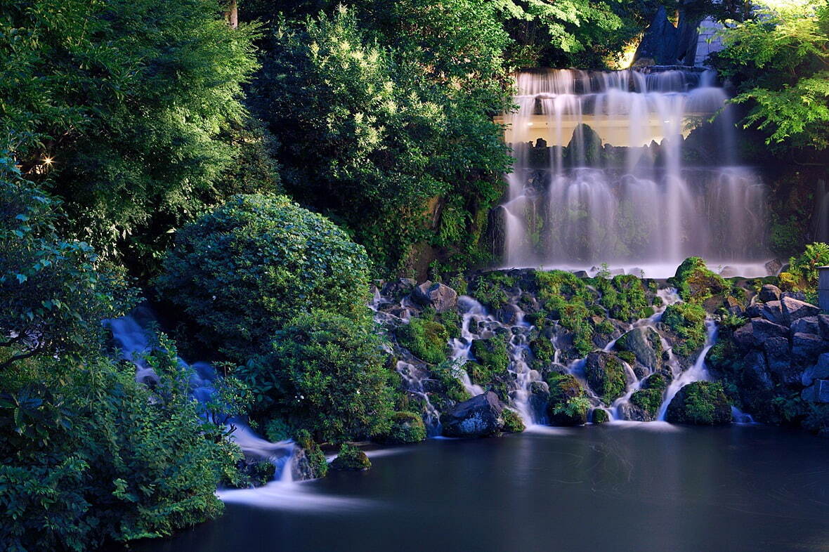 ホテル椿山荘東京の庭園がミスト量120％の「“涼”雲海」に、江戸風鈴や竹籠灯りと楽しむ夏の涼｜写真8