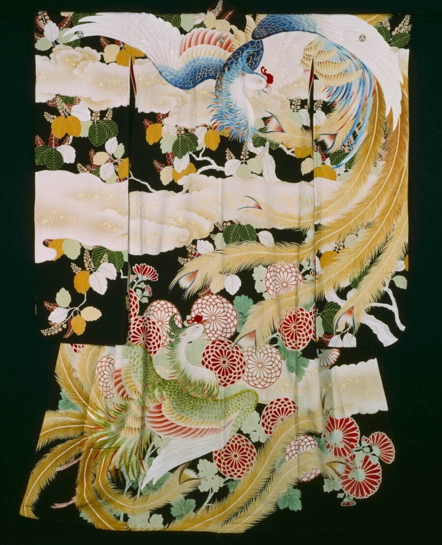 三代田畑喜八《一越縮緬地鳳凰桐文振袖》1954年 京都国立近代美術館蔵［前期展示］
