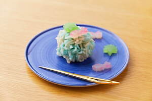 金魚が泳ぐ“涼”和菓子とモネ「睡蓮」風スイーツを伝統的菓子道具と楽しむ、ホテルカンラ京都のイベント｜写真2