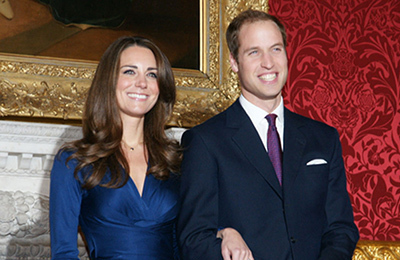 イッサ、バナナ・リパブリックとコラボでキャサリン妃の婚約会見ドレスを手頃な価格で発売