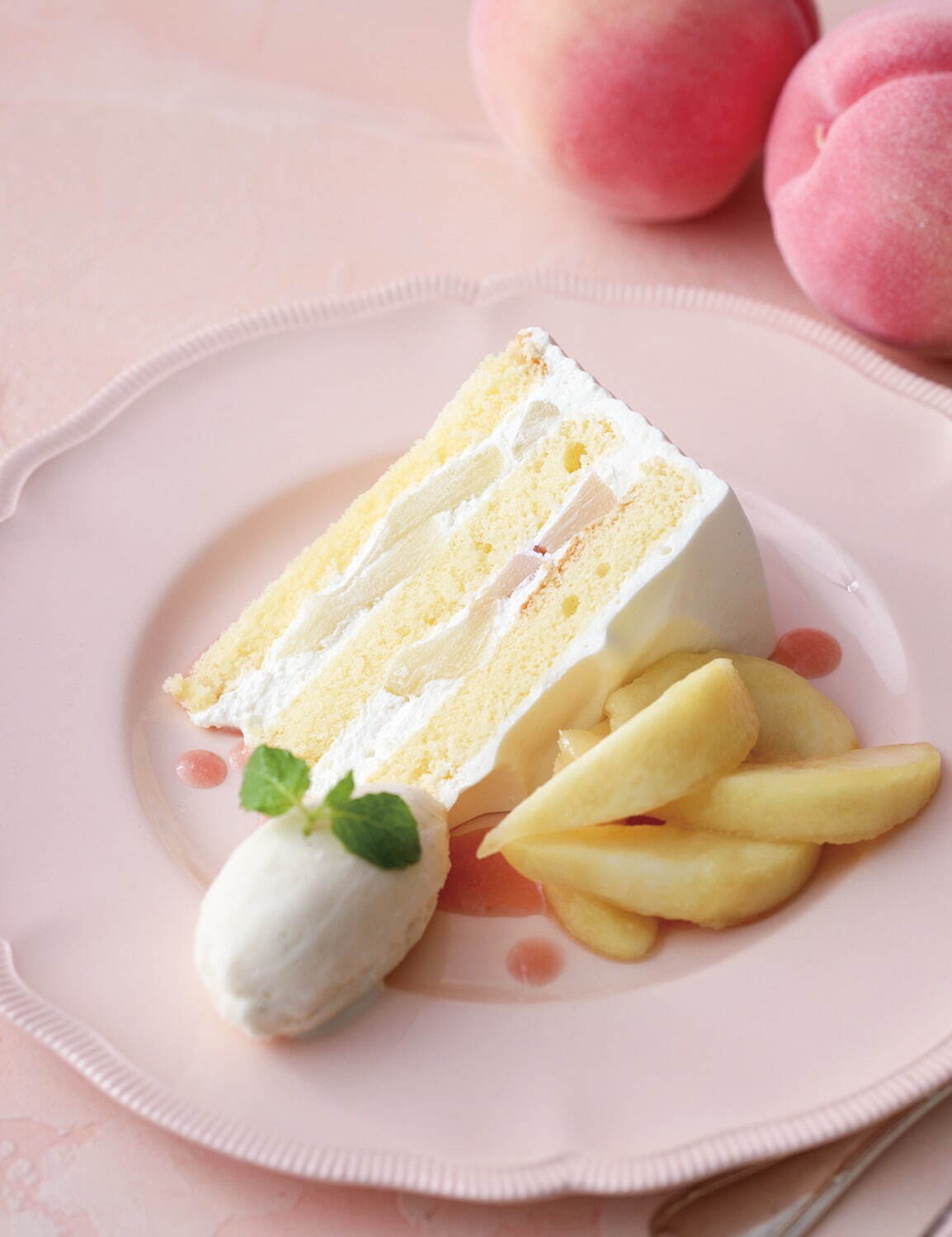 白桃のショートケーキ バニラアイス添え 1,320円＜夏季限定＞ ※8月15日(日)まで販売